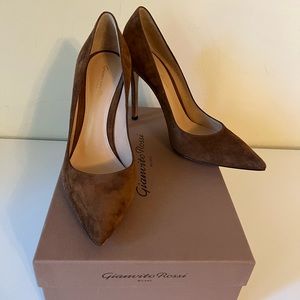 Gianvito Rossi Brown Suede Pump in perfect condition